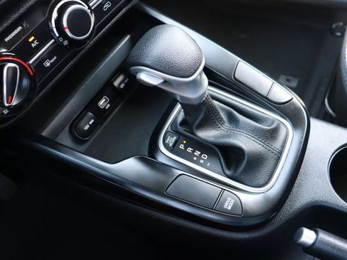 Used 2025 Kia Soul LX w/ LX Technology Package FWD image 16