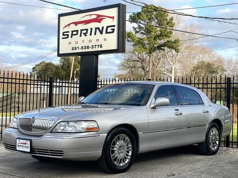 Used 2006 Lincoln Town Car Signature Limited image 1