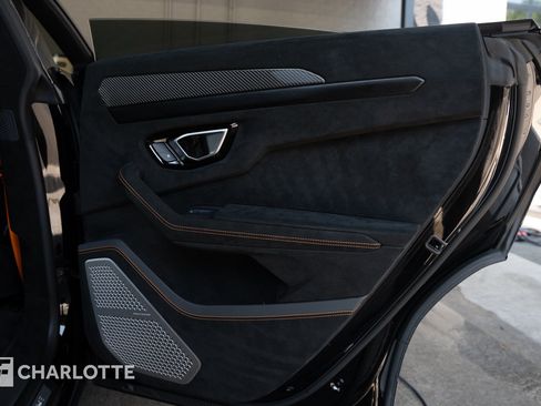 Used 2023 Lamborghini Urus Performante AWD/4WD image 38