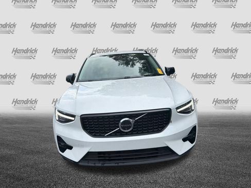 Certified 2025 Volvo XC40 B5 Ultra AWD/4WD image 3