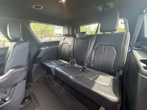 Used 2023 Ford Expedition Max Platinum RWD image 12