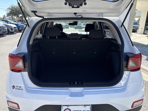 Used 2023 Hyundai Venue SEL image 12