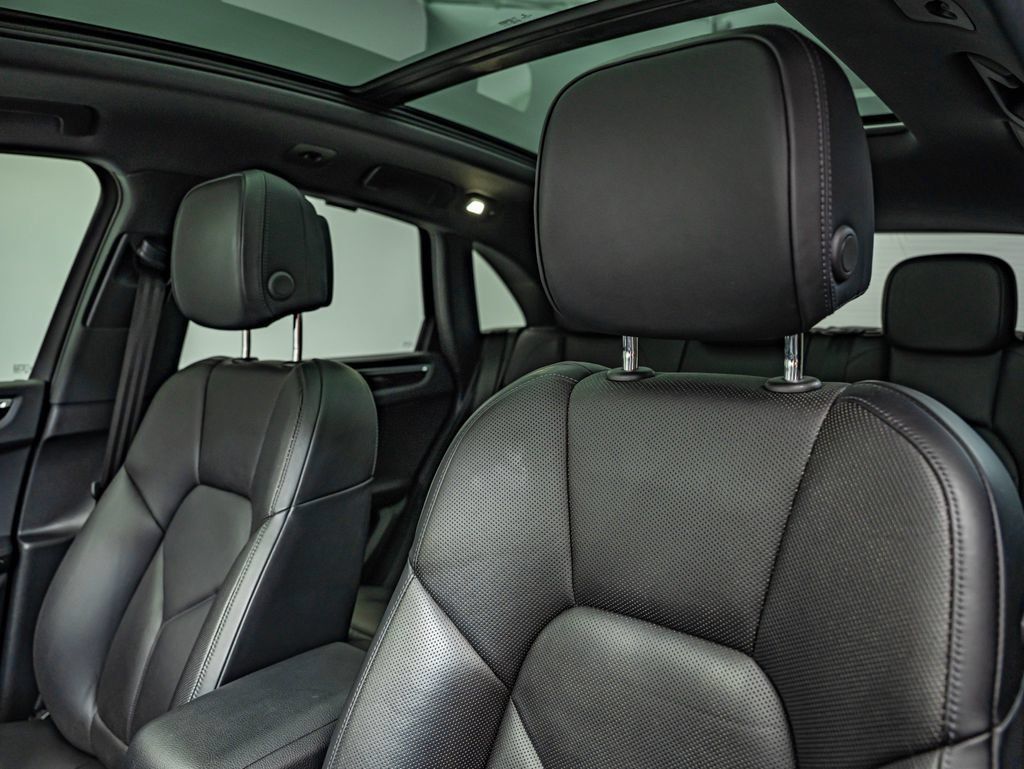 Used 2018 Porsche Macan AWD/4WD image 33