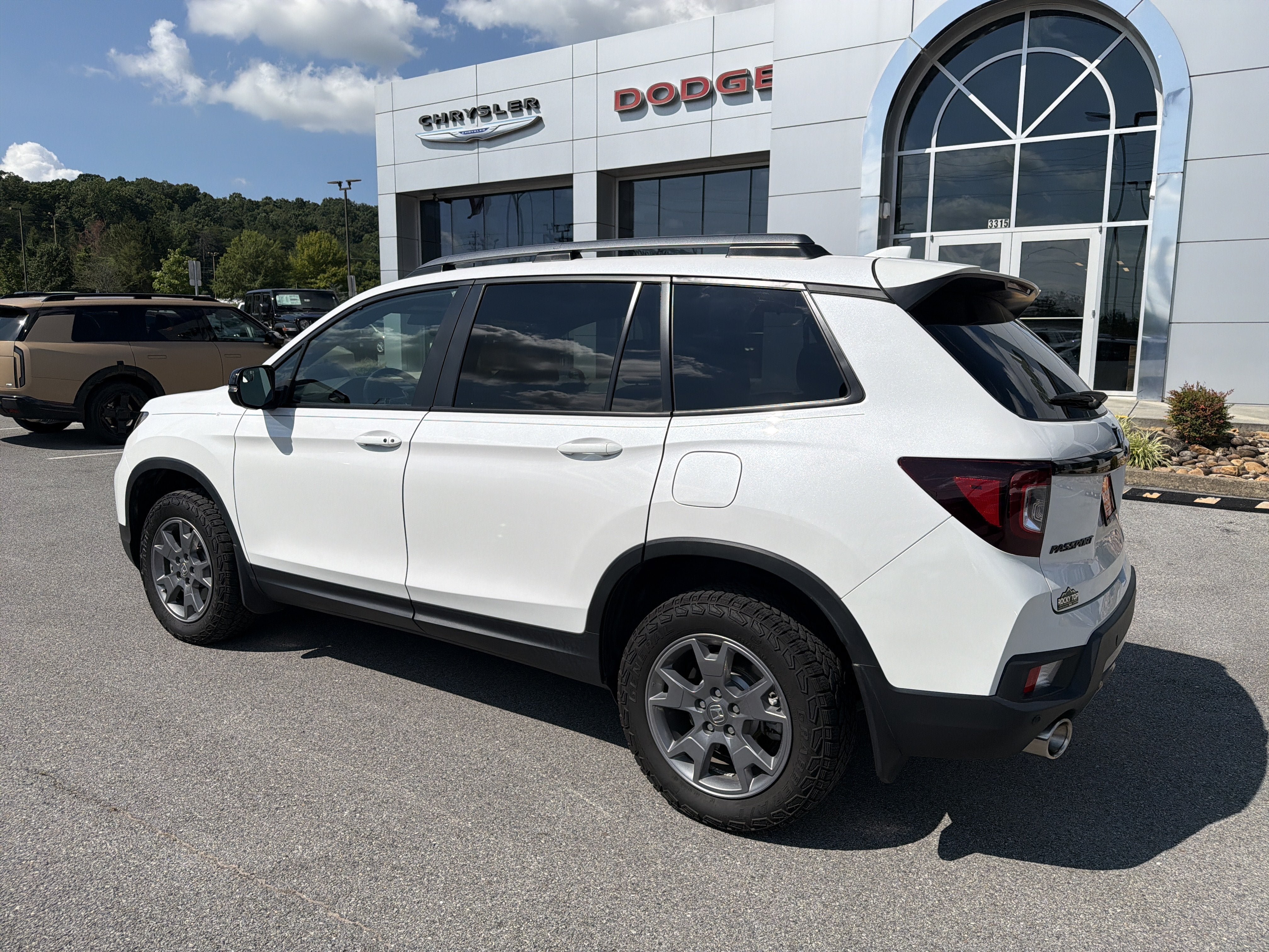 Used 2025 Honda Passport TrailSport image 11