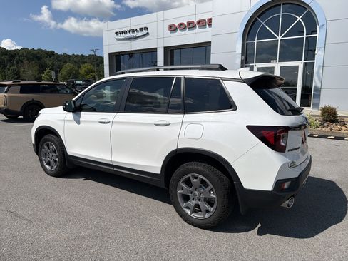 Used 2025 Honda Passport TrailSport image 11