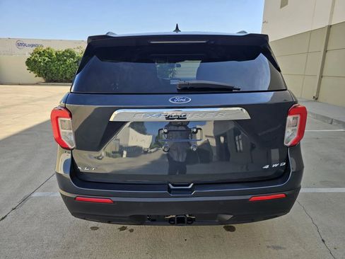 Used 2023 Ford Explorer XLT image 4