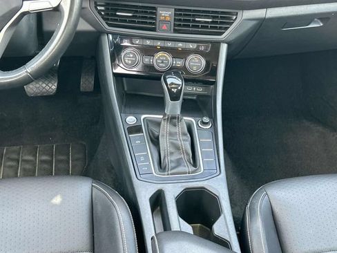 Used 2024 Volkswagen Jetta SE FWD image 16