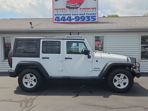 Used 2017 Jeep Wrangler Unlimited Sport w/ Quick Order Package 24S AWD/4WD image 2