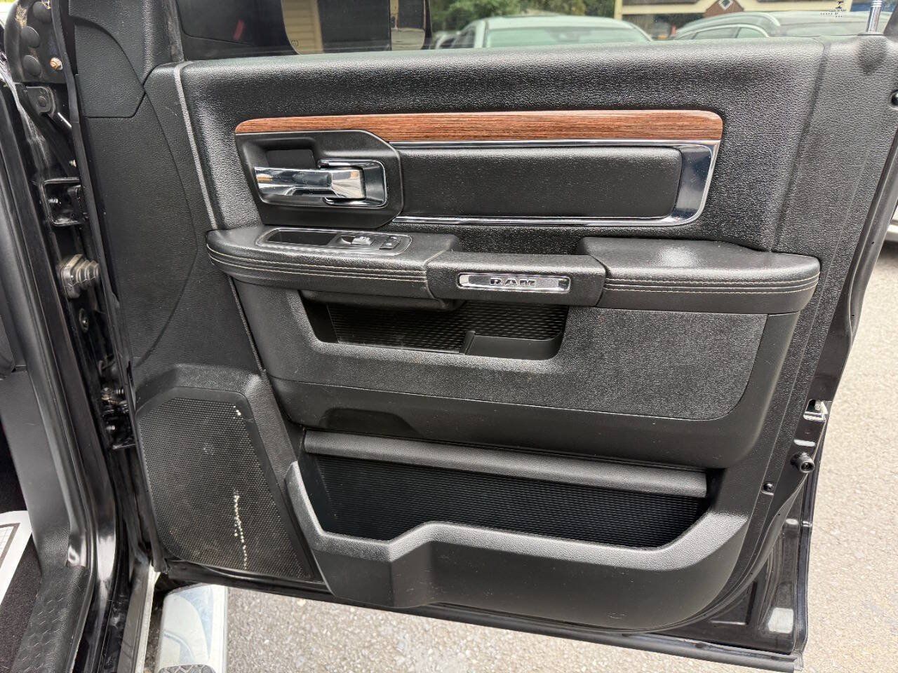 Used 2017 RAM 1500 Laramie w/ Convenience Group AWD/4WD image 37