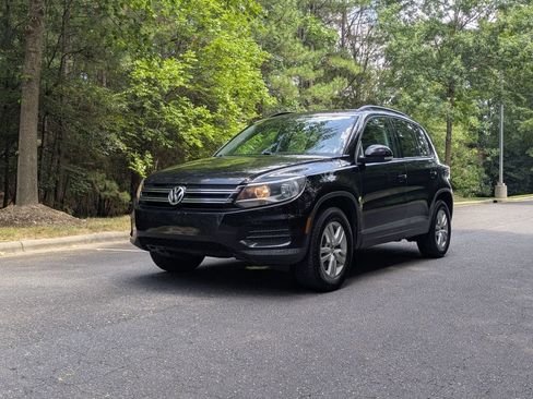 Used 2016 Volkswagen Tiguan S FWD image 2
