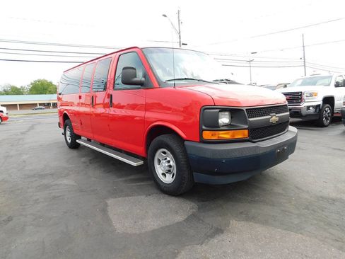 Used 2017 Chevrolet Express 3500 LS RWD image 2