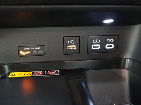 Used 2025 Toyota Camry SE FWD image 25