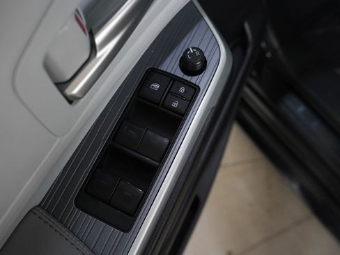 Used 2025 Toyota Sienna XLE image 22