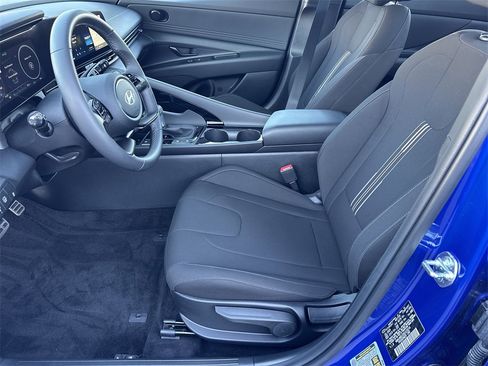 Used 2025 Hyundai Elantra SEL image 9
