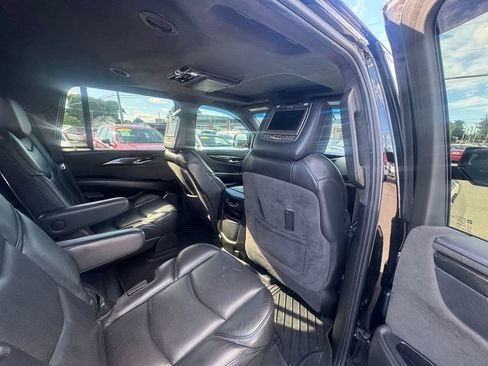 Used 2018 Cadillac Escalade Platinum AWD/4WD image 25