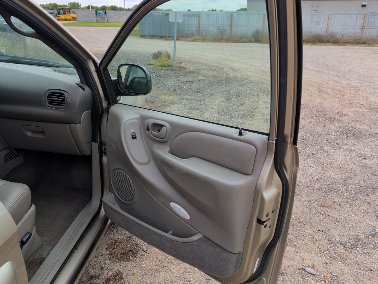 Used 2003 Chrysler Town & Country LXi FWD image 30