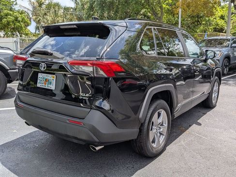 Used 2025 Toyota RAV4 XLE image 5
