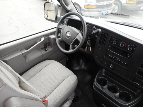 Used 2017 Chevrolet Express 3500 LT w/ LT Preferred Equipment Group RWD image 26