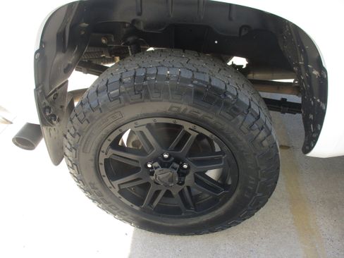 Used 2018 Toyota Tundra SR5 w/ SR5 Upgrade Package image 12