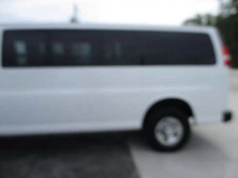 Used 2019 Chevrolet Express 3500 LS RWD image 10