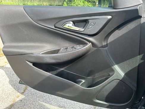 Used 2018 Chevrolet Malibu LT FWD image 36