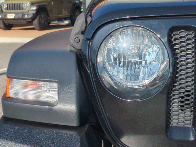 Used 2018 Jeep Wrangler Unlimited Sport S AWD/4WD image 10