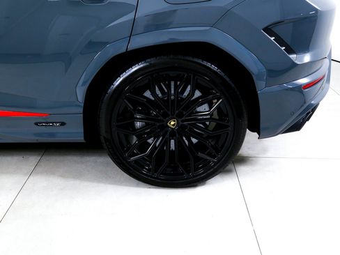 Used 2025 Lamborghini Urus SE AWD/4WD image 40