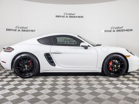 Used 2018 Porsche 718 Cayman S RWD image 3