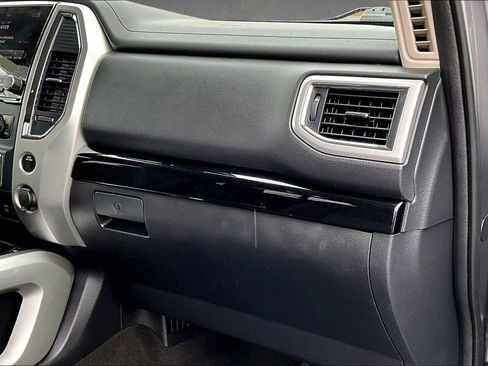 Used 2020 Nissan Titan SV w/ SV Convenience Package image 26