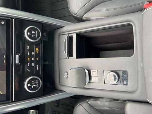 Used 2024 Land Rover Discovery Dynamic SE image 16