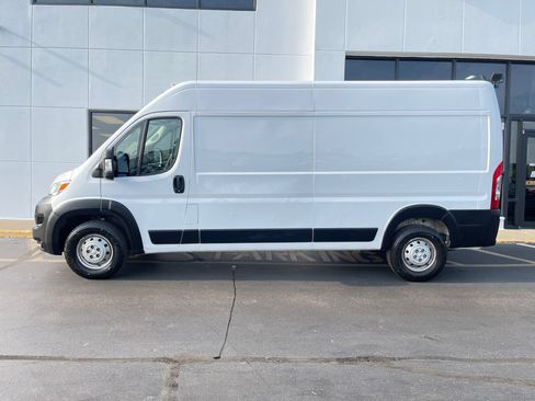 Used 2023 RAM ProMaster 2500 w/ Convenience Group FWD image 6