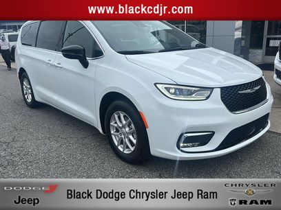 New 2026 Chrysler Pacifica Select