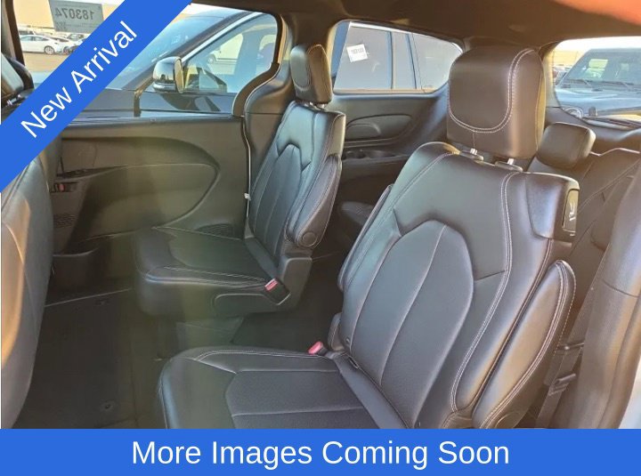Used 2027 Chrysler Pacifica Select FWD image 10