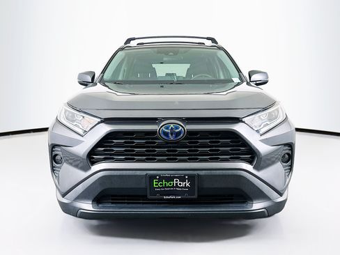 Used 2020 Toyota RAV4 XLE w/ Carpet Mat Package AWD/4WD image 2