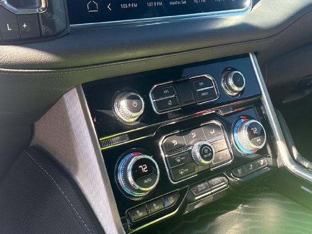 Used 2023 GMC Yukon XL Denali w/ Advanced Technology Package AWD/4WD image 19