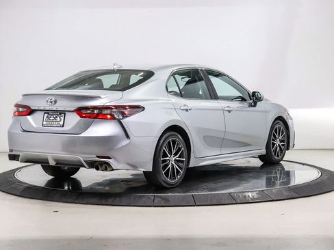 Used 2022 Toyota Camry SE w/ Carpet Mat Package (TMS) FWD image 4