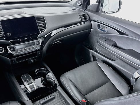 Certified 2019 Honda Passport Touring image 24
