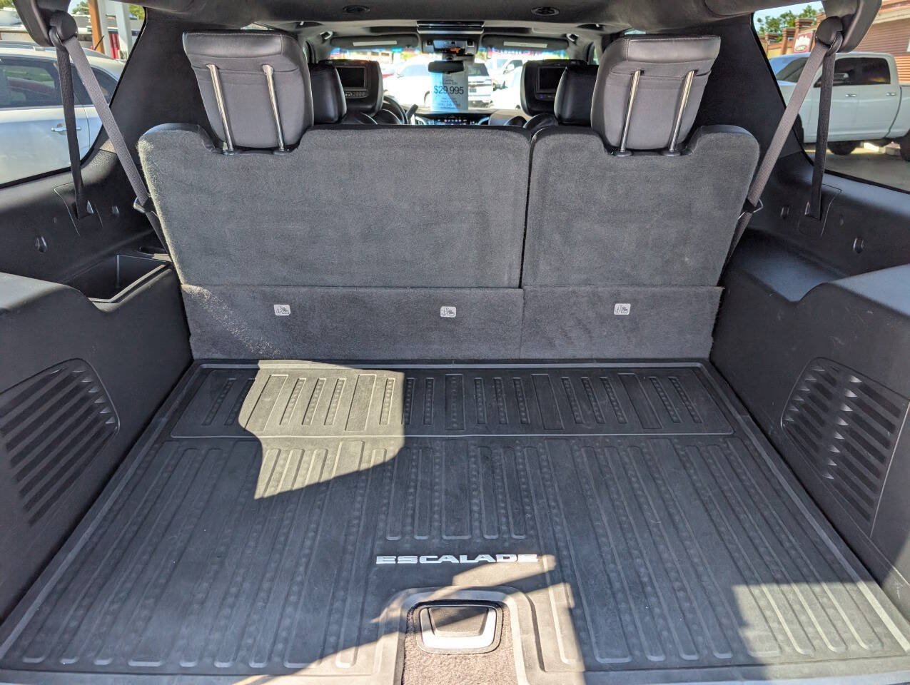 Used 2017 Cadillac Escalade ESV Platinum AWD/4WD image 17