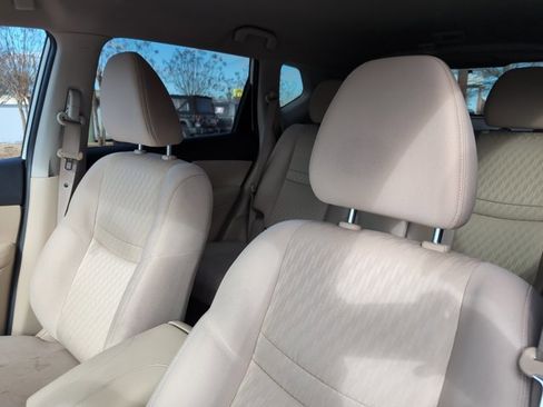 Used 2017 Nissan Rogue SV w/ SV Premium Package image 10