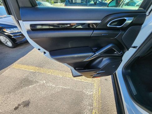 Used 2014 Porsche Cayenne Platinum Edition image 25
