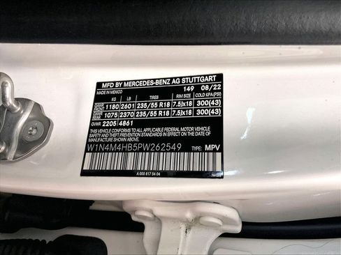 Used 2023 Mercedes-Benz GLB 250 4MATIC w/ Premium Package image 36