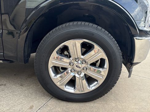 Used 2018 Ford F150 Lariat w/ Equipment Group 502A Luxury AWD/4WD image 15