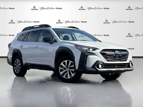 Used 2023 Subaru Outback Premium image 2
