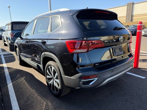 Used 2022 Volkswagen Taos SE image 4