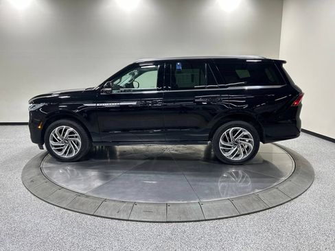 Certified 2026 Lincoln Navigator Reserve AWD/4WD image 9