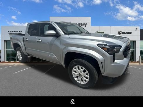 Used 2024 Toyota Tacoma SR5 w/ SR5 Upgrade Package AWD/4WD image 3