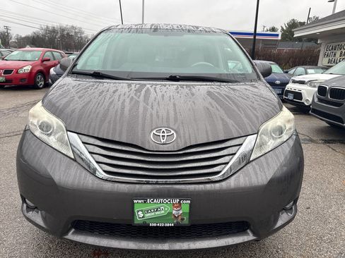 Used 2012 Toyota Sienna XLE image 2
