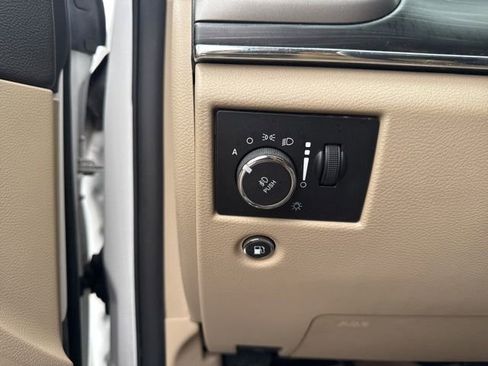 Used 2019 Jeep Grand Cherokee Limited image 19