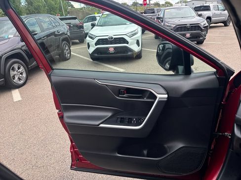 Used 2024 Toyota RAV4 LE AWD/4WD image 31
