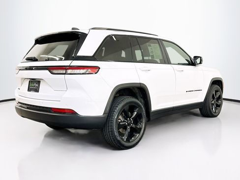 Used 2023 Jeep Grand Cherokee Altitude image 9